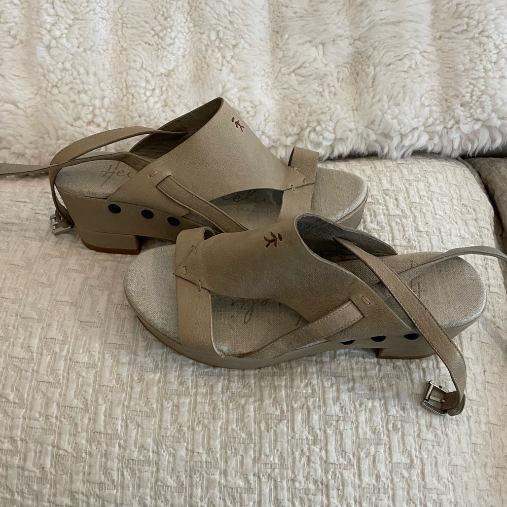 Tan Chunky Sandals with Crisscross Straps